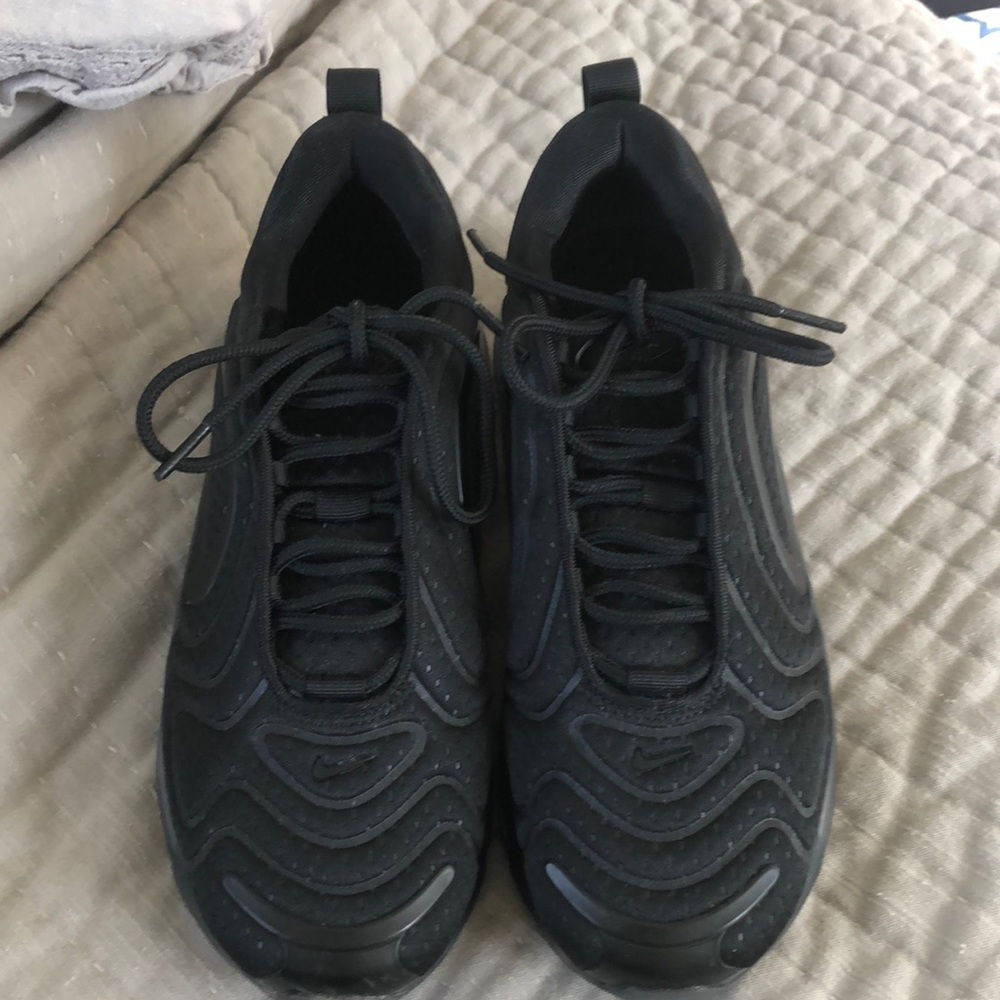 Nike Air Max 720
Style/Color: AR9293-015